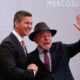 Presidente Luiz Inácio Lula da Silva cumprimenta o presidente do Paraguai, Santiago Peña, durante a Cúpula do Mercosul, em imagem que simboliza a agenda de integração regional.